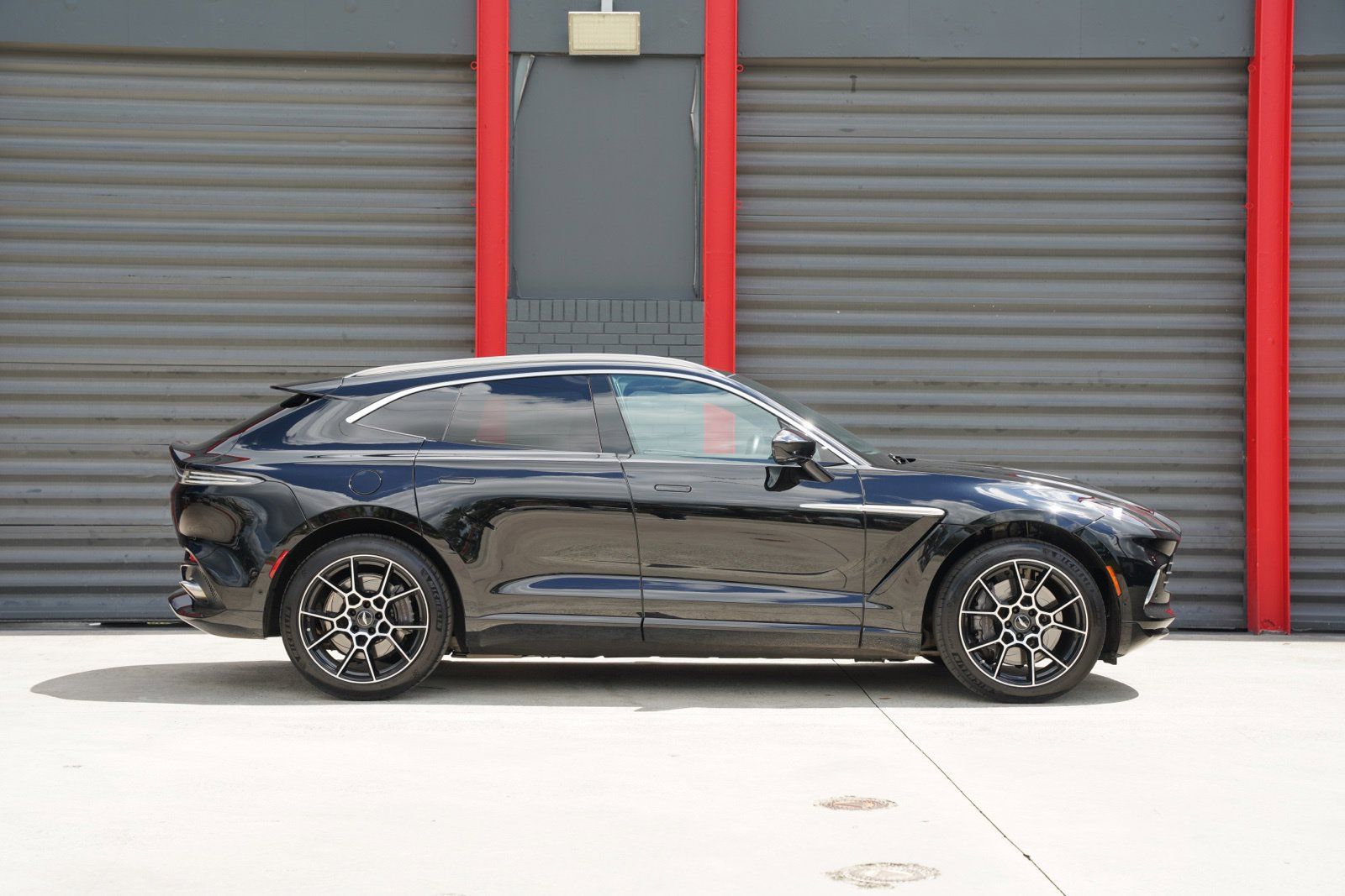 Used 2021 Aston Martin DBX AWD/4WD image 8