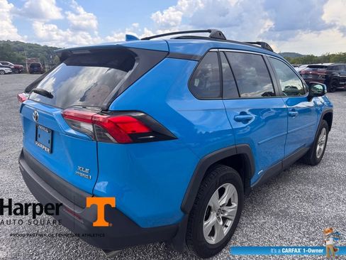 Used 2021 Toyota RAV4 XLE w/ Convenience Package AWD/4WD image 5
