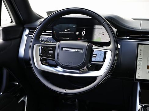 New 2025 Land Rover Range Rover Long Wheelbase SE image 36