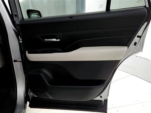 Used 2025 Toyota Grand Highlander XLE image 19