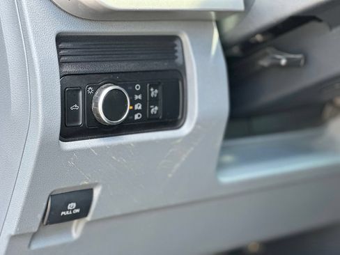 Used 2025 Ford F250 XL RWD image 17