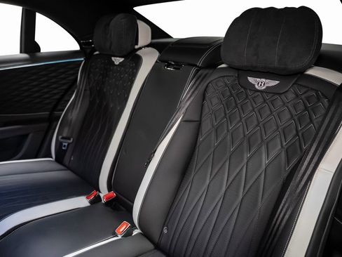 Used 2023 Bentley Flying Spur W12 image 38