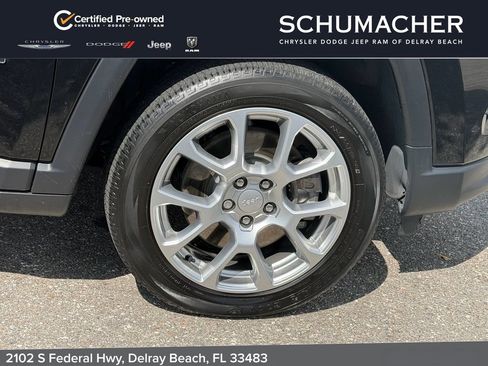 Used 2024 Jeep Compass Latitude AWD/4WD image 9