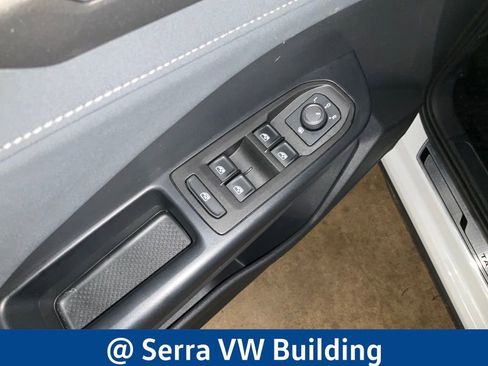 Certified 2025 Volkswagen Taos SE AWD/4WD image 17