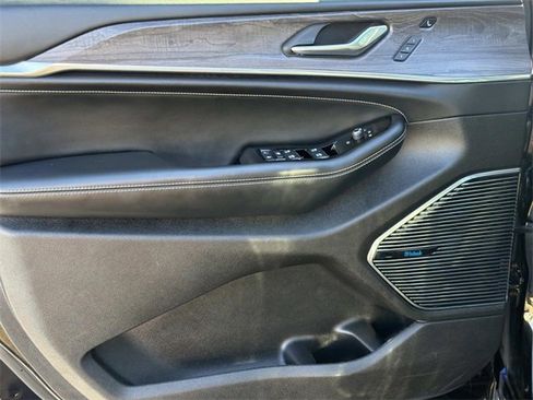 Used 2023 Jeep Grand Cherokee Overland w/ Luxury Tech Group IV image 12