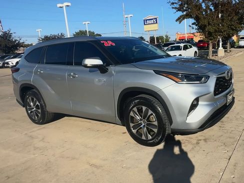 Used 2021 Toyota Highlander XLE image 40