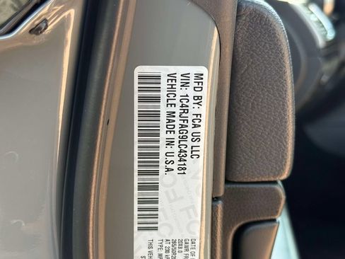 Used 2020 Jeep Grand Cherokee Altitude AWD/4WD image 28
