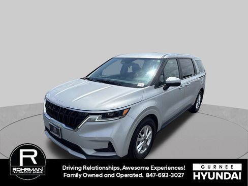 Used 2023 Kia Carnival LX FWD image 4
