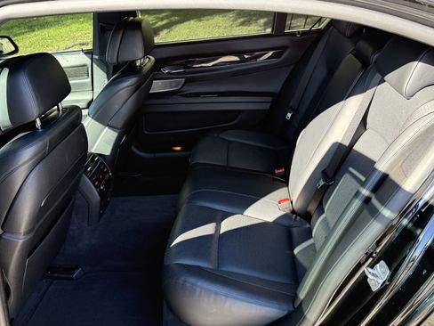 Used 2014 BMW 750Li image 29