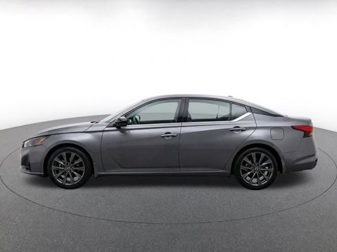 Used 2025 Nissan Altima 2.5 SV FWD image 4