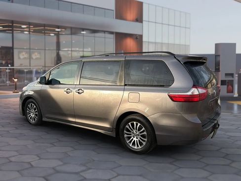 Used 2019 Toyota Sienna XLE Premium image 5