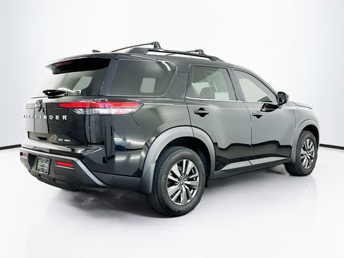 Used 2023 Nissan Pathfinder SV image 9