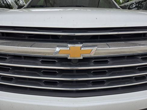 Used 2025 Chevrolet Traverse LT FWD image 4