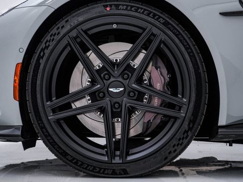 Used 2025 Aston Martin V8 Vantage Coupe RWD image 15