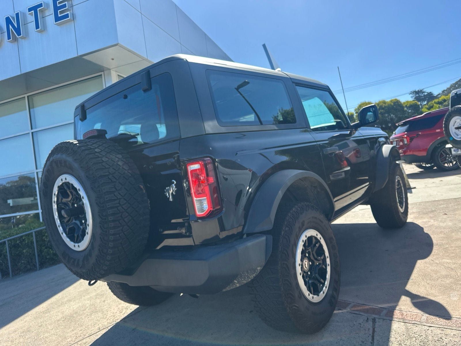 Used 2023 Ford Bronco 2-Door w/ Sasquatch Package AWD/4WD image 9