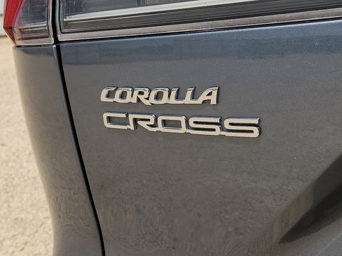 Used 2023 Toyota Corolla Cross XLE w/ Convenience Package image 8