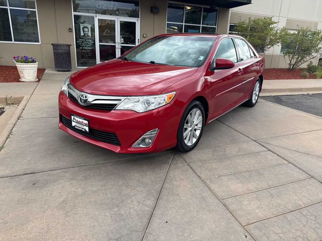 Used 2013 Toyota Camry XLE FWD image 2