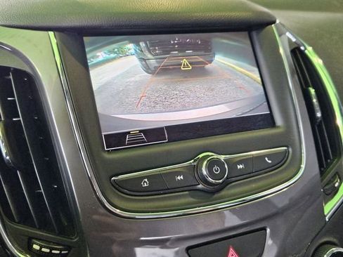Used 2019 Chevrolet Cruze LT w/ Convenience Package FWD image 10