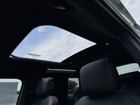 Used 2023 Land Rover Defender 110 75th Limited Edition image 26