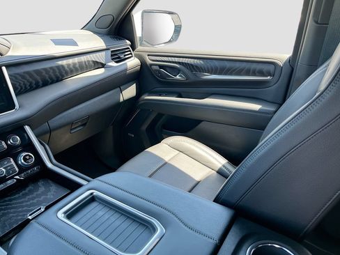 Used 2023 GMC Yukon Denali w/ Advanced Technology Package AWD/4WD image 24