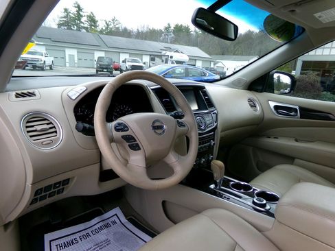 Used 2015 Nissan Pathfinder SL w/ SL Tech Package FWD image 11