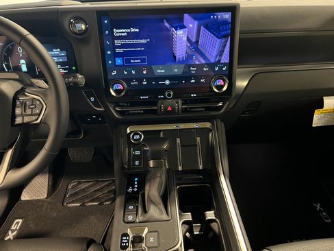 Used 2026 Lexus GX 550 w/ Cold Area Package image 16