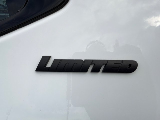 Used 2024 Toyota Tundra Limited AWD/4WD image 10