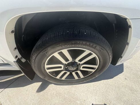 Used 2021 Toyota 4Runner Limited AWD/4WD image 38