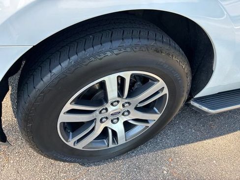 Used 2022 Ford Expedition Limited RWD image 11