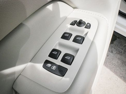 Used 2022 Volvo XC60 B5 Inscription w/ Advanced Package image 15