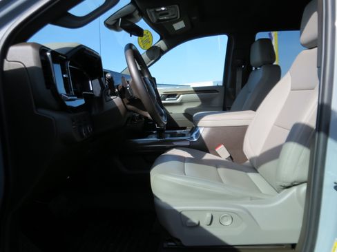Used 2025 Chevrolet Silverado 1500 RST AWD/4WD image 17