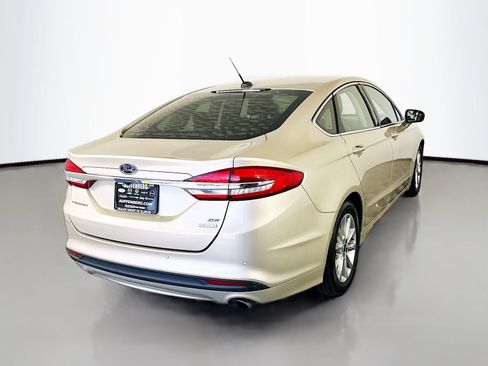 Used 2017 Ford Fusion SE w/ Fusion SE Technology Package FWD image 7