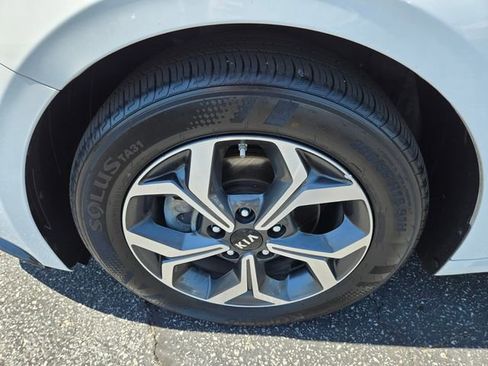 Used 2021 Kia Forte LXS FWD image 19