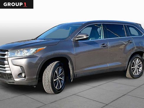 Used 2019 Toyota Highlander XLE image 1