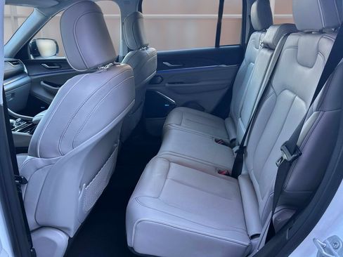 Used 2022 Jeep Grand Cherokee Overland image 12