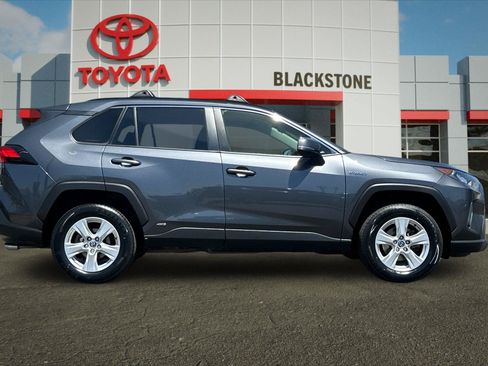 Certified 2020 Toyota RAV4 LE AWD/4WD image 2