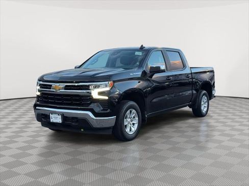 Used 2022 Chevrolet Silverado 1500 LT w/ Convenience Package II image 3
