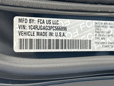 Used 2023 Jeep Grand Cherokee Laredo image 29