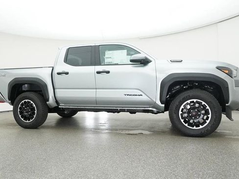 Certified 2025 Toyota Tacoma TRD Off-Road image 28