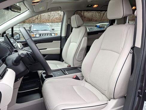 Certified 2025 Honda Odyssey Touring image 11