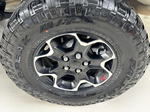 Used 2023 Jeep Gladiator Rubicon w/ LED Lighting Group AWD/4WD image 39