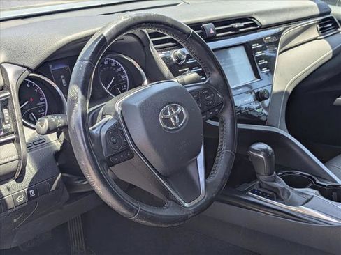 Used 2020 Toyota Camry SE FWD image 5