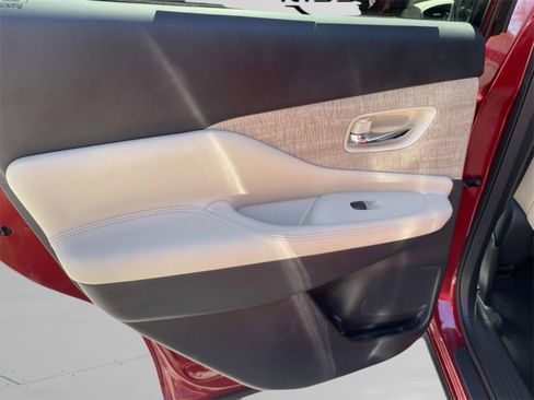 Used 2024 Nissan Murano SL image 11