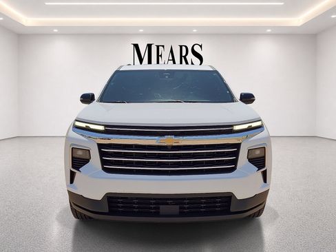 Used 2025 Chevrolet Traverse LT FWD image 8