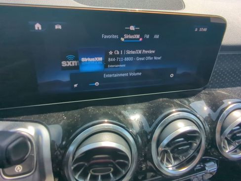 Used 2024 Mercedes-Benz GLB 250 4MATIC image 6