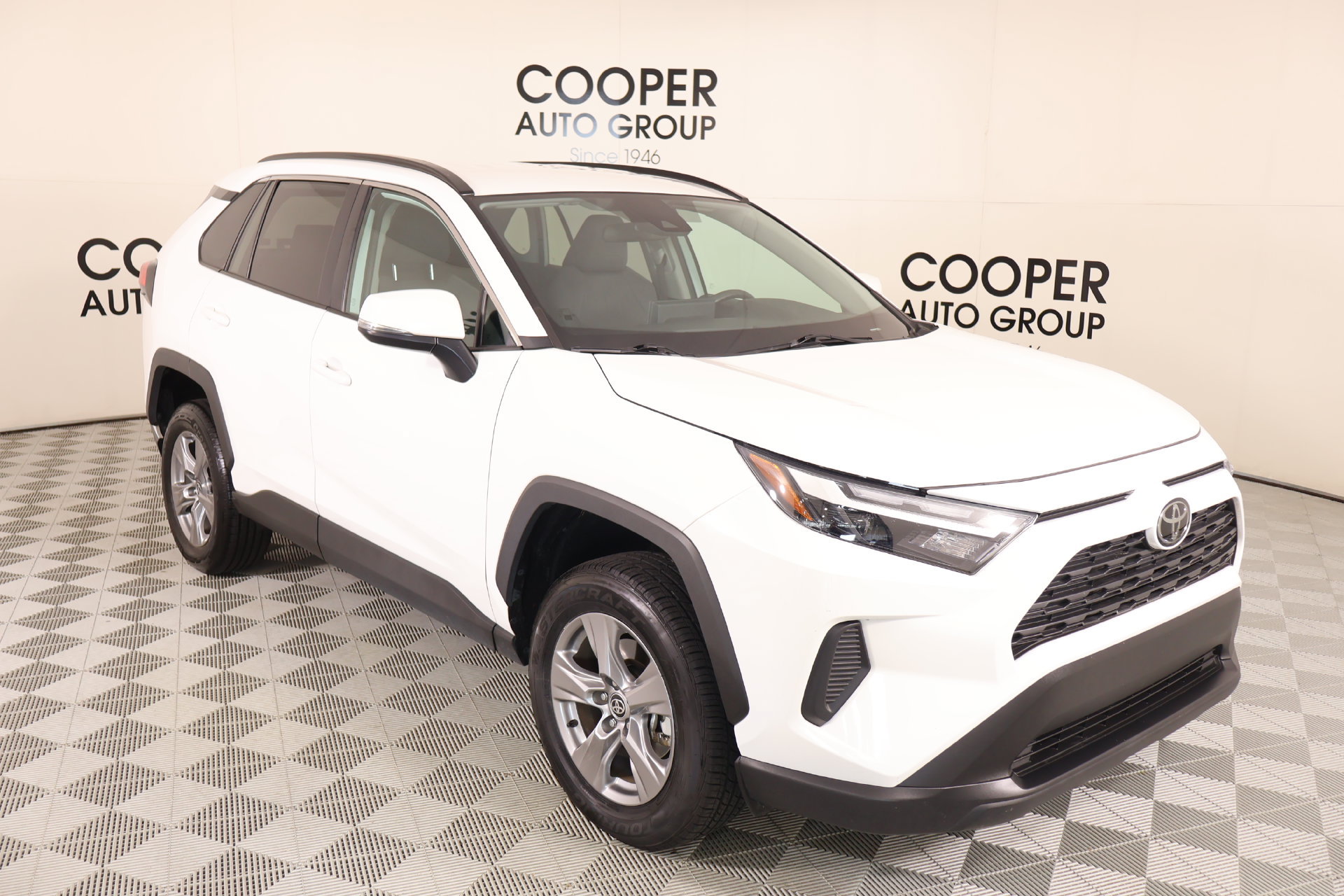 Used 2025 Toyota RAV4 XLE FWD image 1