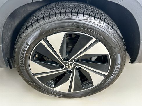 Used 2024 Volkswagen Taos SE AWD/4WD image 11