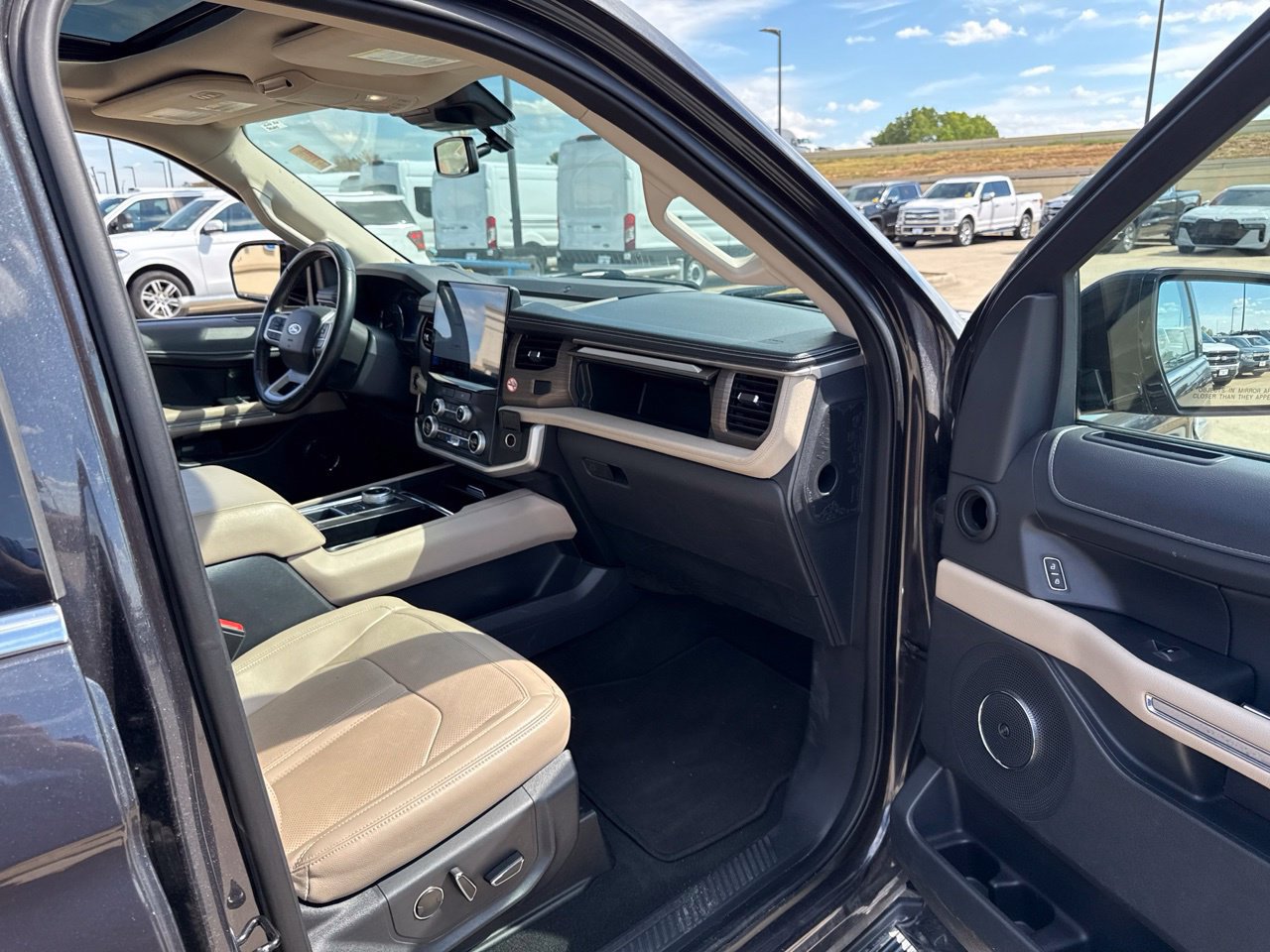 Used 2024 Ford Expedition Limited RWD image 15