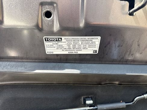 Used 2021 Toyota Camry LE AWD/4WD image 40