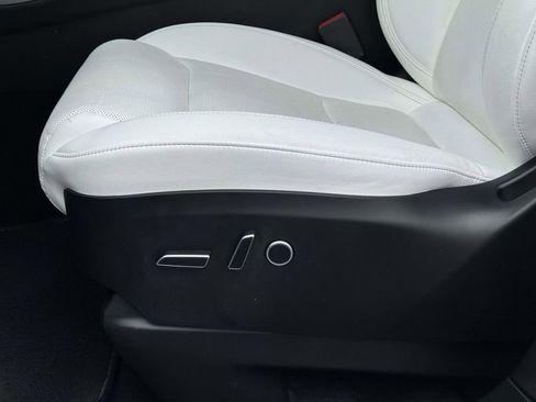 Used 2022 Tesla Model X AWD/4WD image 19